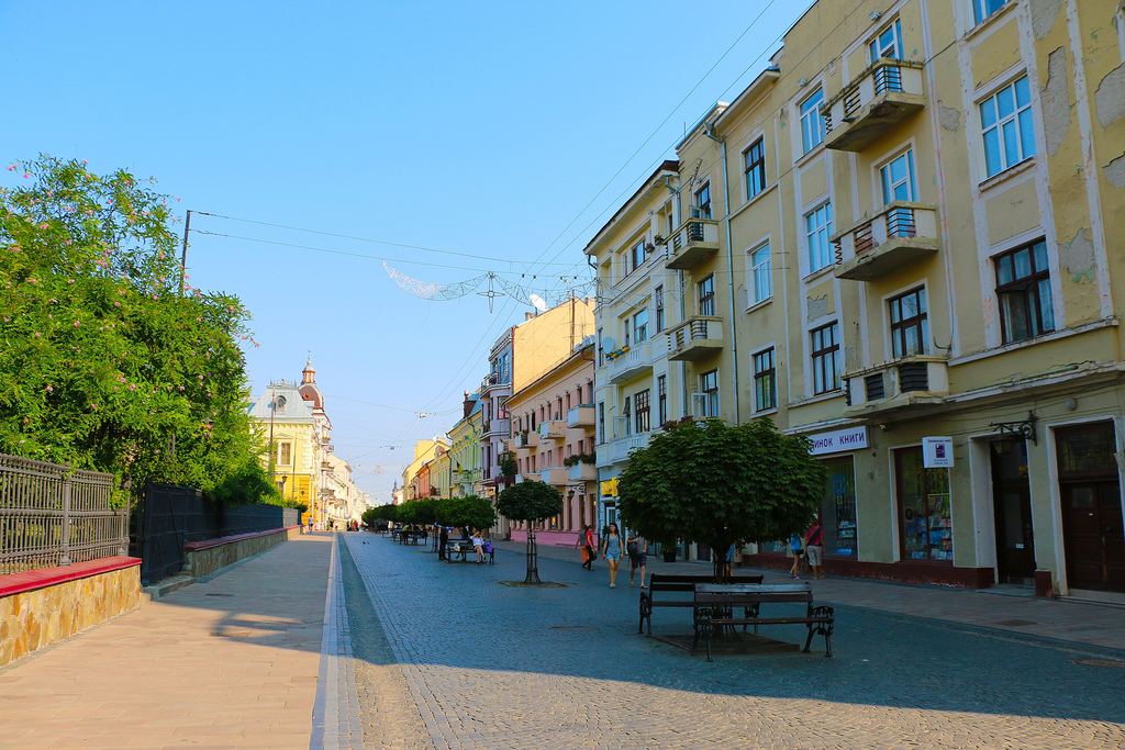 Забудова центральної вулиці Чернівців